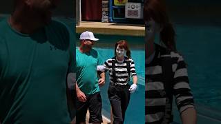 Mime Megan didn't know the man was married 😲😮😍❤️😂🤣 #meganthemime #seaworldmime #seaworldorlando