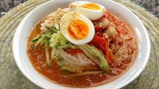 Cold kimchi noodle soup (kimchimari-guksu: 김치말이국수)