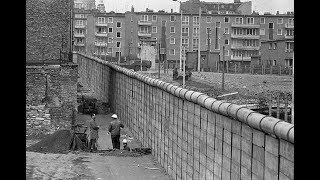 The building of the Berlin Wall