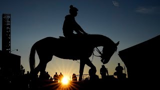 Kentucky Derby horse throws rider off during Churchill Downs practice