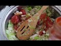 Прясно зеле със свинско месо в тенджера вкусотия.