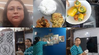 আমরা  গৃহবধূরা রান্নার সাথে ঘরের  ছোটোখাটো সমস্ত জিনিস যত্ন সহকারে পরিস্কার করি আর গুছিয়ে রাখি😊😊