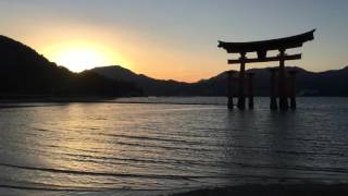 瀬戸内海に沈む夕日〜安芸の宮島