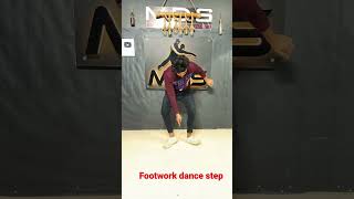 Footwork dance tutorial # #easydancestep #viraldancevideo #manishdance #manishindoriyadance