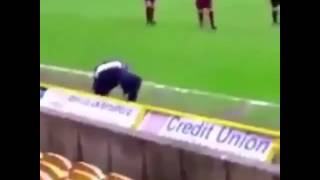 Manager falls over while kicking the ball!|HILARIOUS MANAGER MONMENTS|