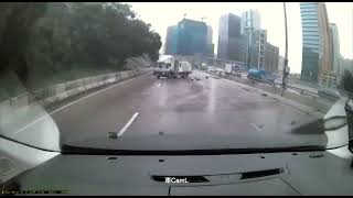 [車CamL] 貨車龍翔道自炒 跟車疑未扣安全帶拋出車外 | Hong Kong Car Accidents and Videos