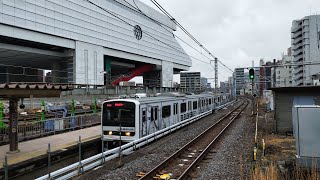 [新規コース]臨9632M 209系2200番台千マリJ1編成 BBBASE九十九里 臨時快速電車が両国駅3番線に入線するシーン