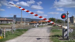 Spoorwegovergang Uras (I) // Railroad crossing // Passaggio a livello