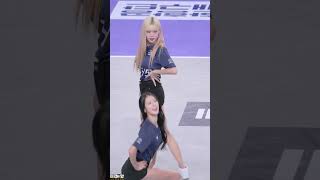 댄스공연중 공날라와서 깜놀한 안혜지 치어리더 (안혜지 치어리더 231210 직캠2 중)(Ahn Hyeji Cheerleader 231210 Fancam2 Shorts)