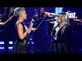 Kelly Clarkson, P!nk - Just Give Me a Reason ao vivo Music Awards 2023 #pink #kellyclarkson #lyrics