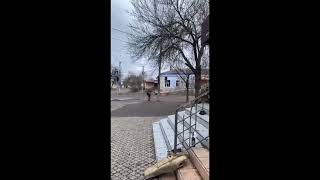 (Latest) Ukrainian Soldier Shoots RPG on Open Street. 2022-03-04