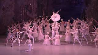 Happy New Year, Dear ballet lovers! #2: apotheosis of Mariinsky Nutcracker and bows