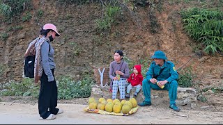 JuSon takes Ly Tieu Ca to pick his grapefruit to sell.