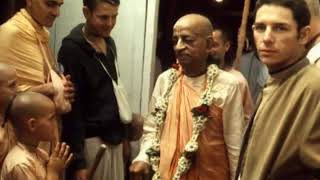 Prabhupada 0351 - You Write Something; the Aim Should be Simply to Glorify the Supreme