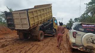 Mendadak off-Road !! Semua Sopir Uji Adrenalin dan Sedikit Bar Bar Melewati Jalan Licin Berlumpur