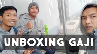 Unboxing Gaji Pertama di Polandia