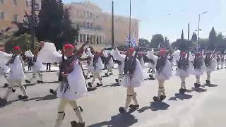 25η Μαρτίου: Eύζωνες στην παρέλαση στο Σύνταγμα