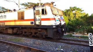 Mega offlink TATA WAP-7 hauls TVC bound Kerala out of Thrissur