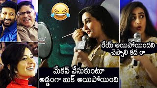 Anchor Manjusha Wears Face Makeup In Middle Of Promo Gap @Pakka Commercial Press Meet | News Buzz