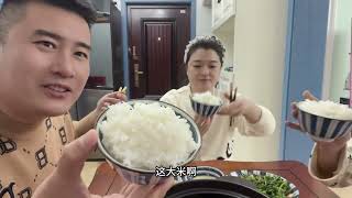 大姐老家黑龙江五常大米，赶紧抢太香了，油亮劲道回甜满屋飘香！ #vlog日常 #五常大米 #酸菜血肠五花肉 #记录真实生活 #好物推荐🔥