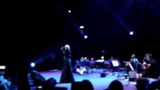 Mariza singing 'Recusa' at the Royal Albert Hall 22/11/06