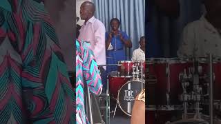 pst Simon munyendo worship experience Omwami Yesu neingabo yokhwaebwa.