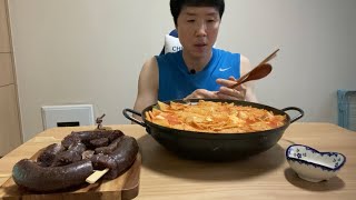 (리얼리티먹방)즉석떡볶이✌️순대꼬지😜야무지게 먹겠습니다~~{lnstant tteokbokki.SundaeMukbang}