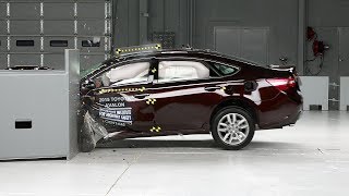 2015 Toyota Avalon driver-side small overlap IIHS crash test