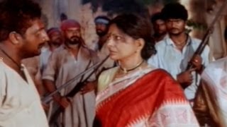 Anthapuram Movie || Sharadha Help Soundarya to Escape Action Scene