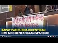 Mahasiswa Bentangkan Spanduk di Gedung DPRD Kota Serang