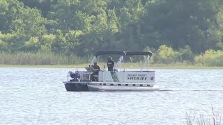 Deputies searching for missing paddle boarder