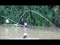 ฝูงปลาเกเข้า ยกยอหว่านแหน้ำหลากห้วยลำพันชาด catch fish using nets in thailand.