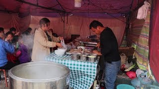 陕西夫妻跟会讨营生，大窝棚下挤满食客，大爷说：吃一顿饱三天