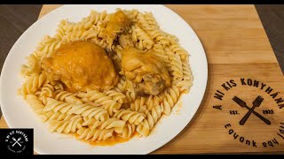 Sour cream pepper chicken with boiled pasta, simple