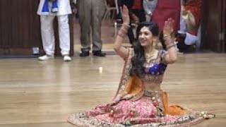 New Indian Wedding Dance 2017 - Beautiful Bride with Family Dance Performance