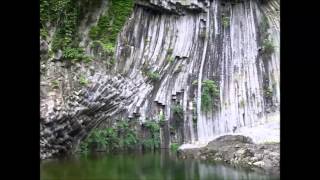 玄武洞、青龍洞　(japanese cave)