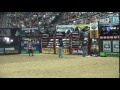 j.b. mauney hits his hot streak with a 93.25 ride on bruiser at the 2014 pbr world finals