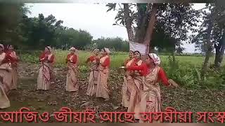 হয়তো আপুনি দেখা নাই এনেকুৱা বিহু। এবাৰ চাৱক আৰু আমাক জনাওক। পুৰণি গছৰ তলৰ বিহু