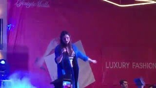 Hell Nos and Headphones - Hailee Steinfeld in Manila (Uptown Mall)