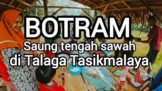 Botram di saung tengah sawah Talaga Tasikmalaya