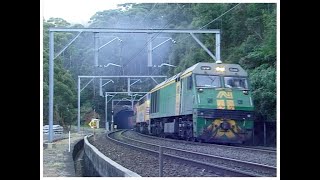 Australian diesel locomotives EL58 \u0026 streamliner B80 - Illawarra - June 2001