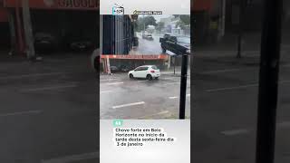 Chove forte em Belo Horizonte no início da tarde desta sexta-feira (3),de janeiro 2025