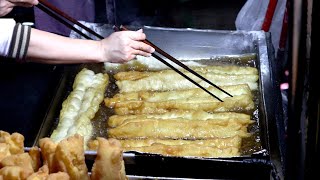 早餐吃的油条在晚上卖得异常的火爆 - 中国街头美食 / Made-to-sell fried dough sticks (You Tiao) - Chinese Street Food