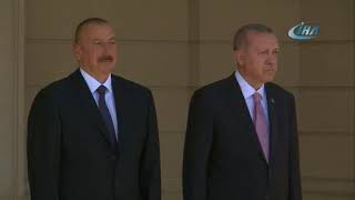 Aliyev, Cumhurbaşkanı Erdoğan'ı Böyle Karşıladı