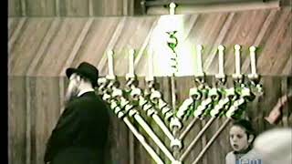 Lighting The Menorah | The Lubavitcher Rebbe | 1987