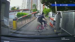 車CAM直擊 - 你地睇下呢條單車L幾黑人僧 出入閘唔洗錢都要搞搞陣