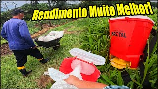 FIZ UM TESTE COM MEU PAI QUAL ERA MELHOR! JOGAR COM A ADUBADEIRA ELETRICA OU NA MÃO!