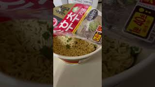 ドンキホーテで韓国なカップ麺買ってみた🍜 純胡椒ラーメン（순후추 라면）。はっきり言って、日本人には物足りない味です🥲#美味しんぼ