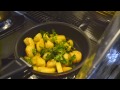 新ジャガイモと山椒のカレー炒め　　how to make stir fried new potatoes with curry power and japanese pepper