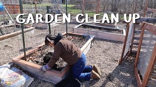 Garden Vlog | cleaning up the garden & prepping my raised garden beds!